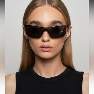 ELISA JOHNSON - VITO IN BLACK LENS